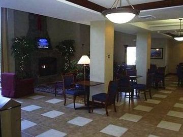 Holiday Inn Express Hotel  Suites Cherokee/ca