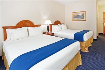 Holiday Inn Express Hotel  Suites Cherokee/ca