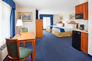 Holiday Inn Express Hotel  Suites Cherokee/ca