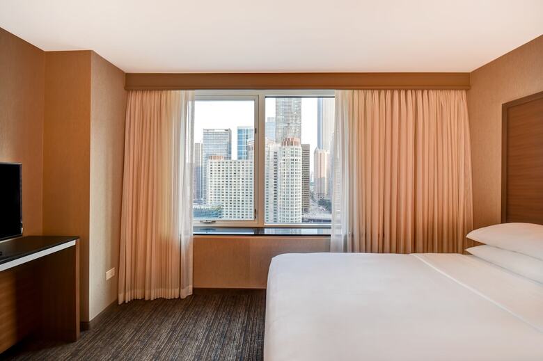 Hotel Embassy Suites By Hilton Chicago Downtown Magnificent Mile