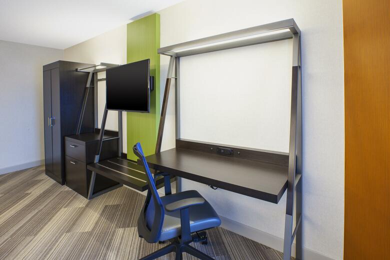 Holiday Inn Express Hotel & Su