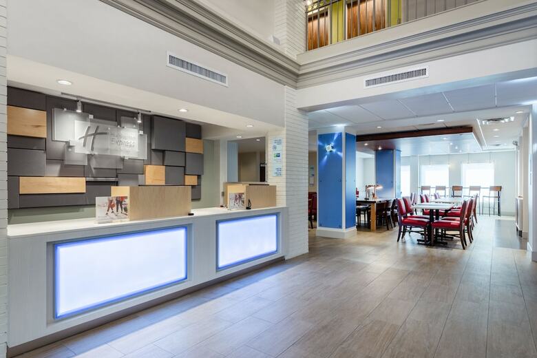 Holiday Inn Express Hotel & Su