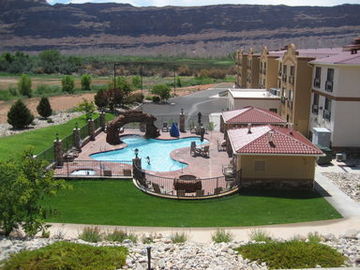Holiday Inn Express Hotel & Su