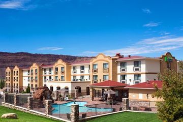 Holiday Inn Express Hotel & Su