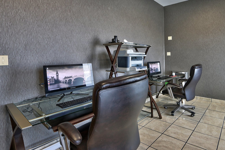 Holiday Inn Hotel & Suites Alb