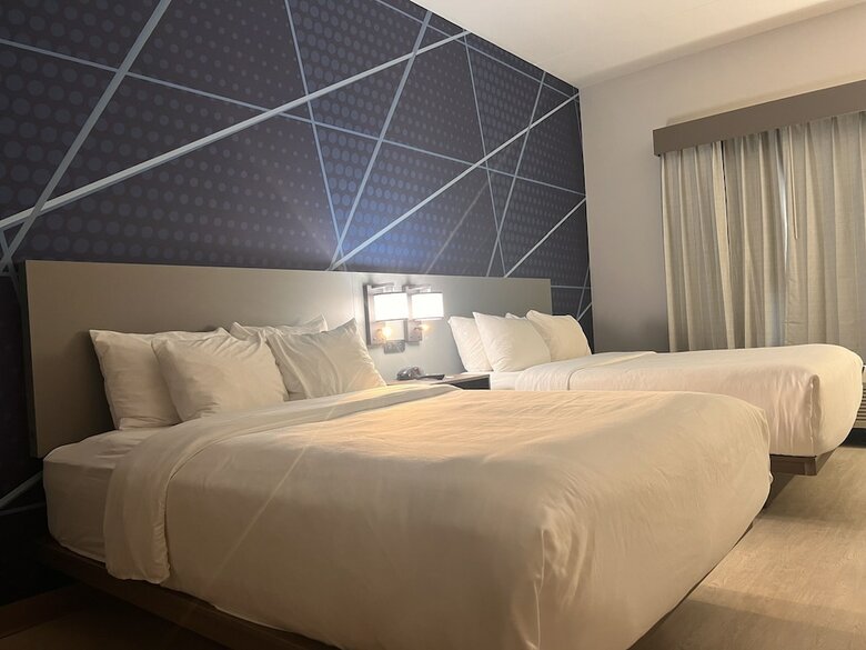 Hotel Comfort Suites Airport