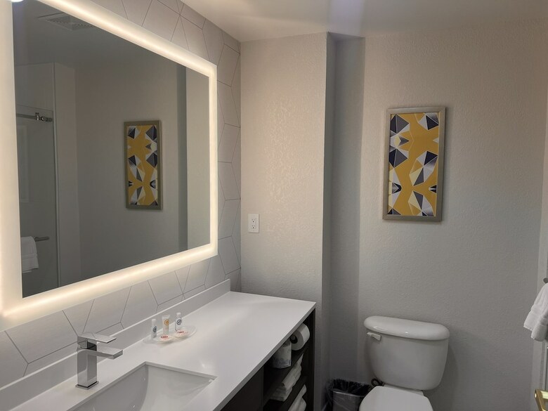 Hotel Comfort Suites Airport