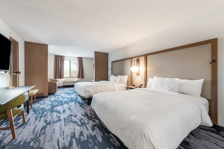 Hotel Comfort Suites Four Seasons
