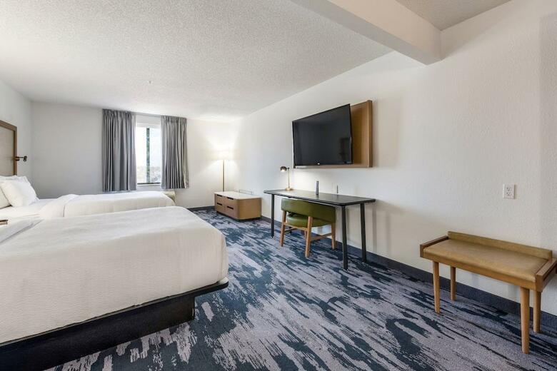 Hotel Comfort Suites Four Seasons