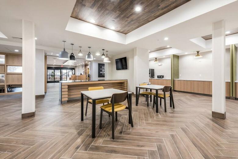 Hotel Comfort Suites Four Seasons