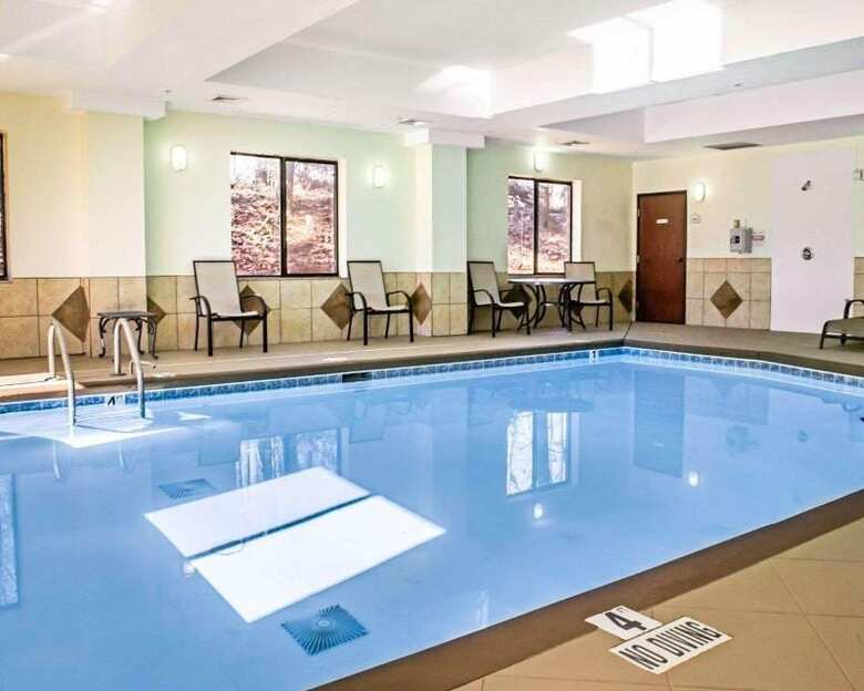 Hotel Comfort Suites Four Seasons