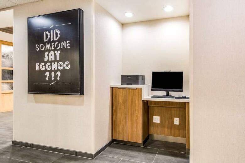 Hotel Comfort Suites Four Seasons