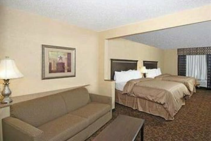 Hotel Comfort Suites Four Seasons