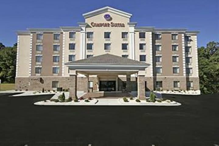 Hotel Comfort Suites Four Seasons