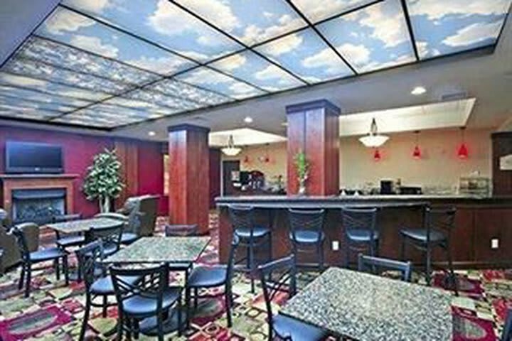 Hotel Comfort Suites Four Seasons