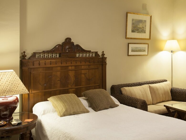 Hostal Almunia De San Miguel
