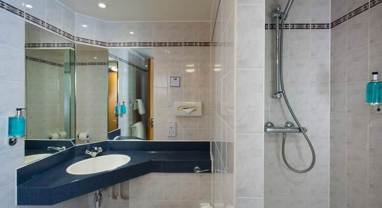 Hotel Holiday Inn Express Cardiff Airport