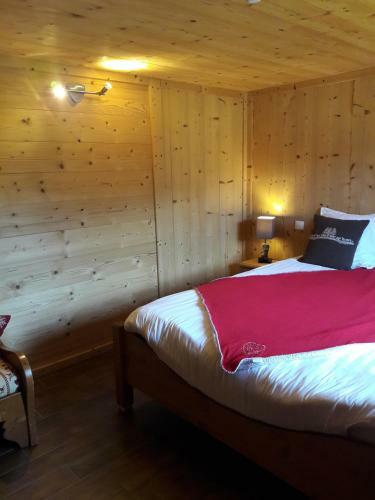 Bed & Breakfast Chalet Sous Le Jora - Chambres D'h�tes