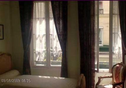 Hostal Lille Louvre Hotel
