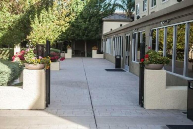 Hotel Ramada Inn & Plaza