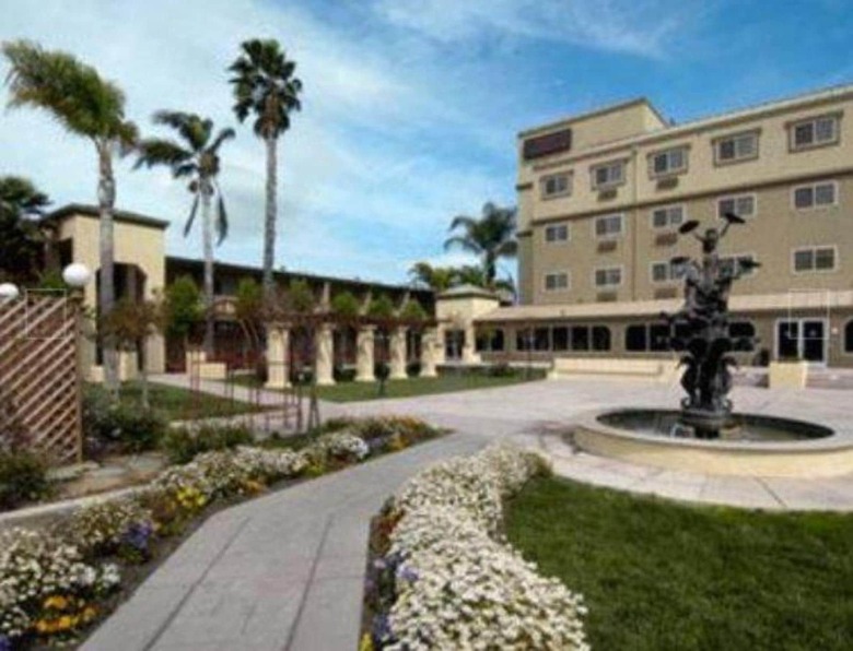 Hotel Ramada Inn & Plaza