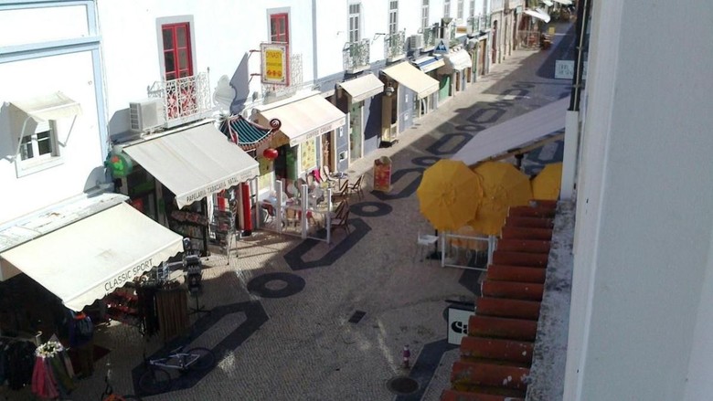 Hostal Caravela House