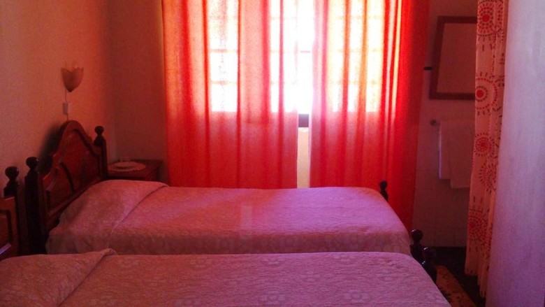 Hostal Caravela House