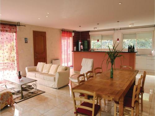 Three-bedroom Holiday Home In Aubenas