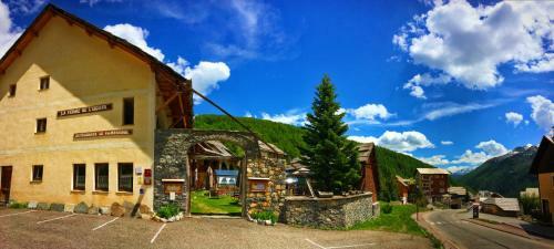 Hotel La Ferme De L'izoard