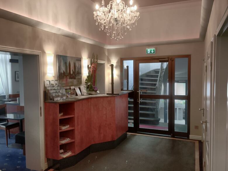 Hotel West