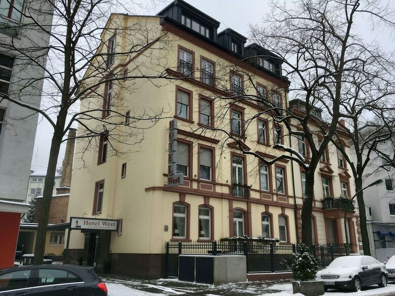 Hotel West