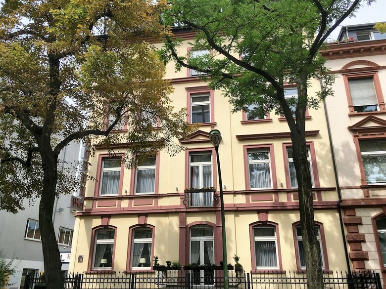 Hotel West