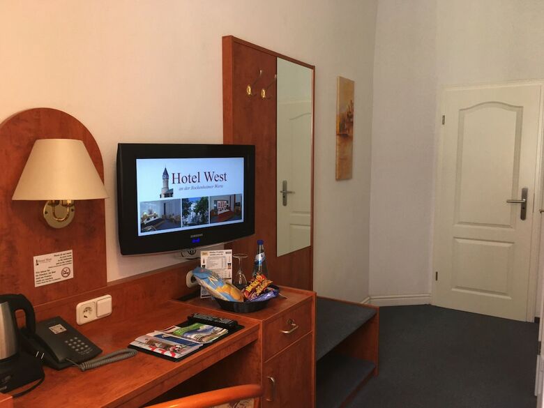 Hotel West