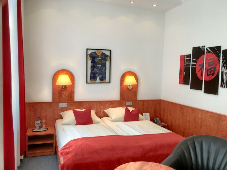 Hotel West