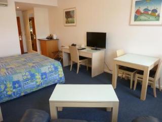 Hotel Mayfair Plaza Motel