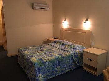 Hotel Mayfair Plaza Motel