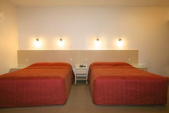 Hotel Mayfair Plaza Motel