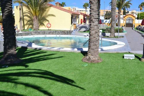 Club Primavera Apartments