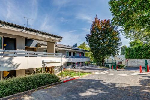 Hotel B&B H�tel Louveciennes