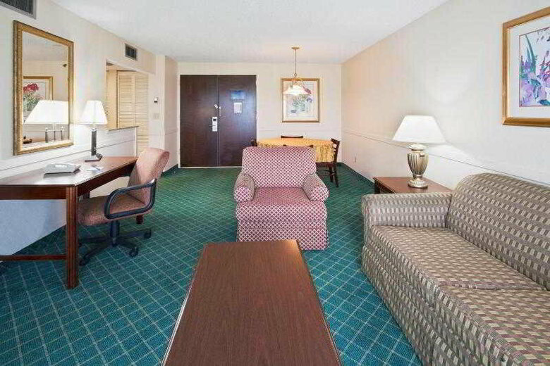 Holiday Inn Express Hotel And Suites