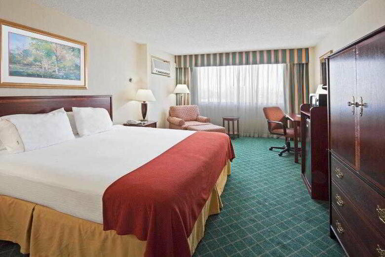 Holiday Inn Express Hotel And Suites