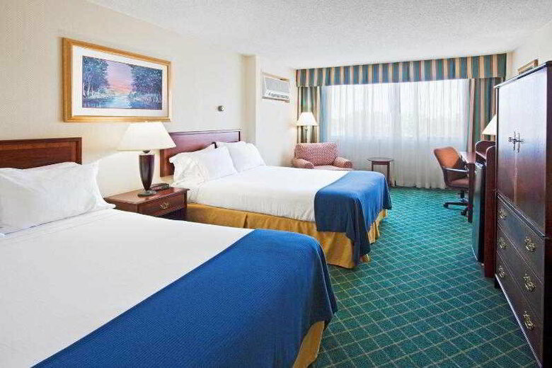 Holiday Inn Express Hotel And Suites