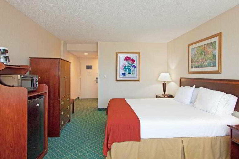 Holiday Inn Express Hotel And Suites