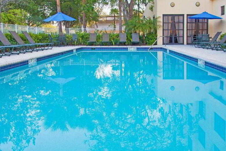 Holiday Inn Express Hotel And Suites