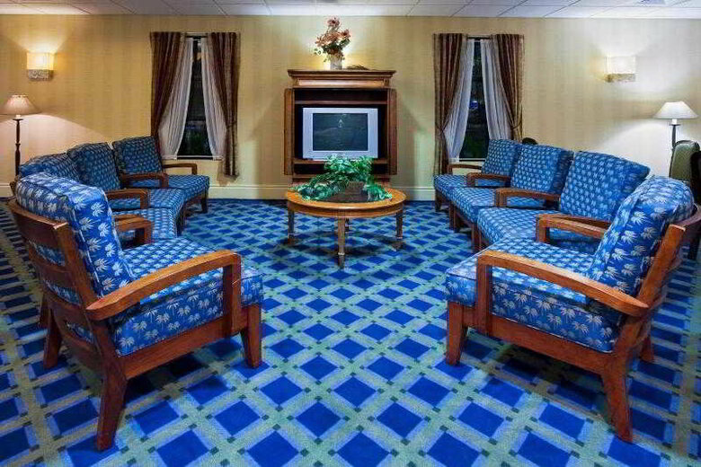 Holiday Inn Express Hotel And Suites