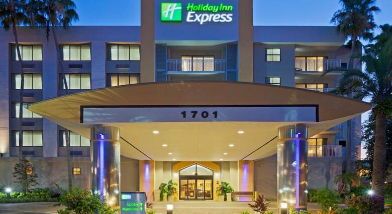 Holiday Inn Express Hotel And Suites