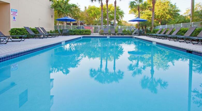Holiday Inn Express Hotel And Suites