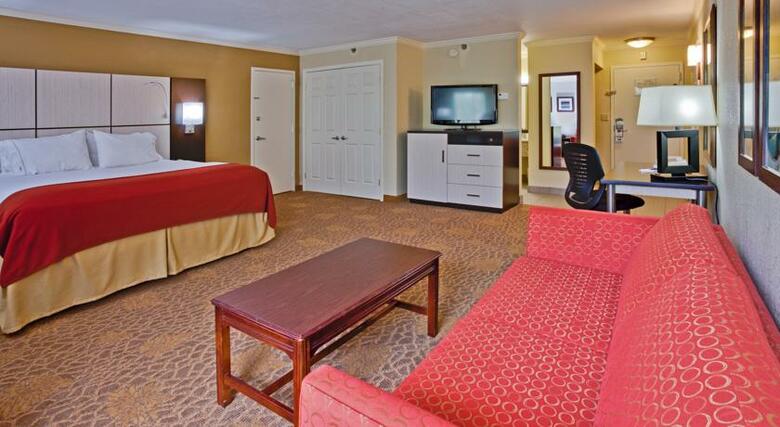 Holiday Inn Express Hotel And Suites