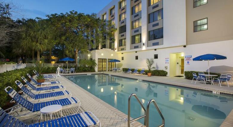 Holiday Inn Express Hotel And Suites