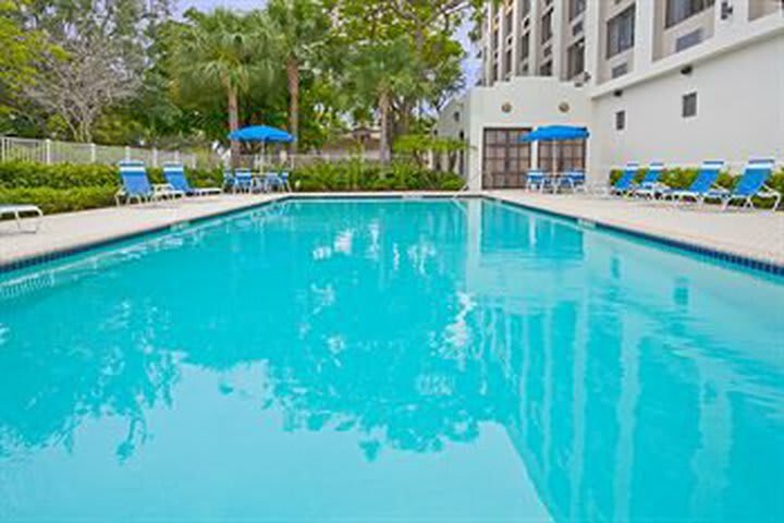 Holiday Inn Express Hotel And Suites